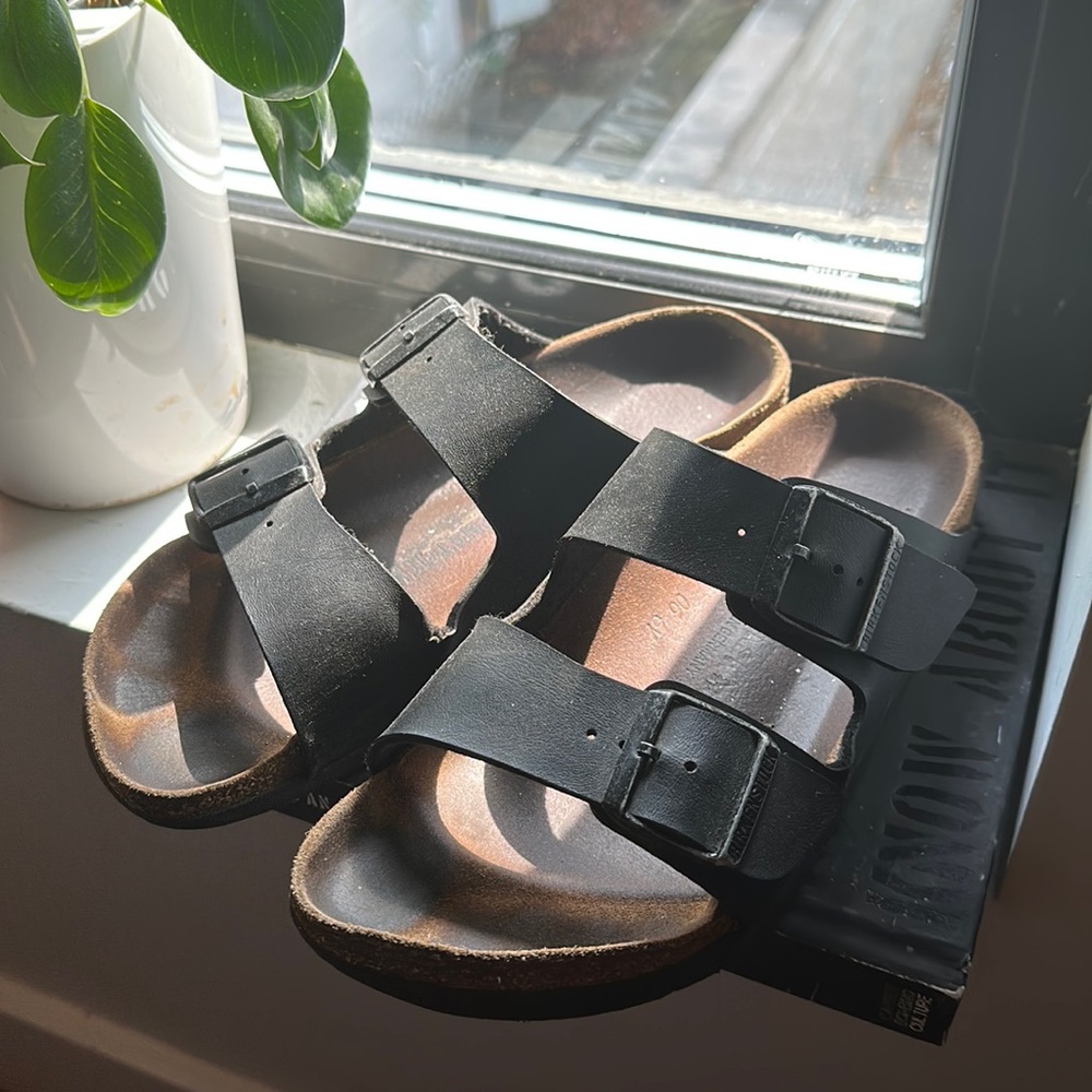 Black Leather Birkenstocks! USED AND LOVED CONDITION. Women’s size 8.5 or 9!